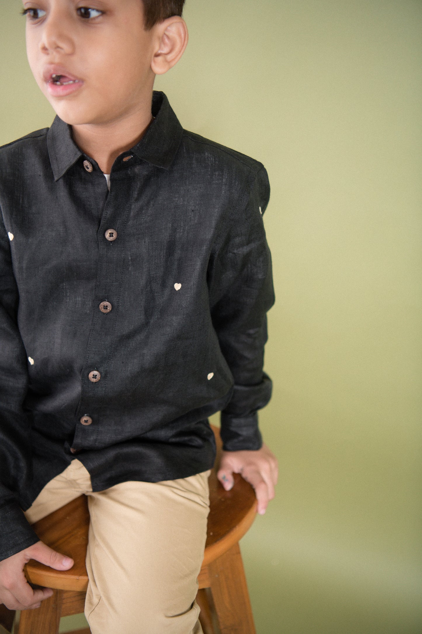 Hearts in black Junior, Long sleeve shirt, Material: Linen, Front detail