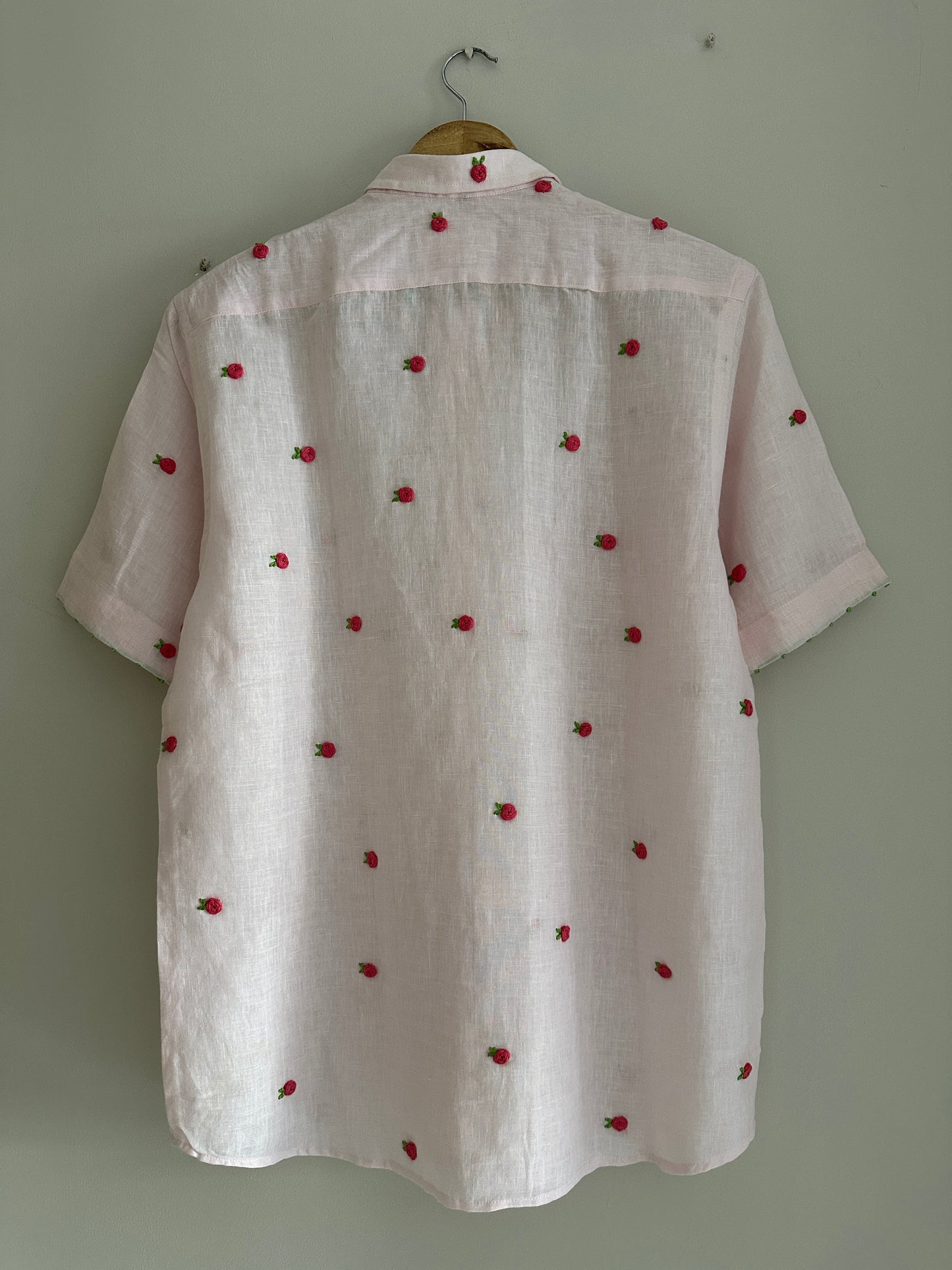 Buds in light pink linen shirt