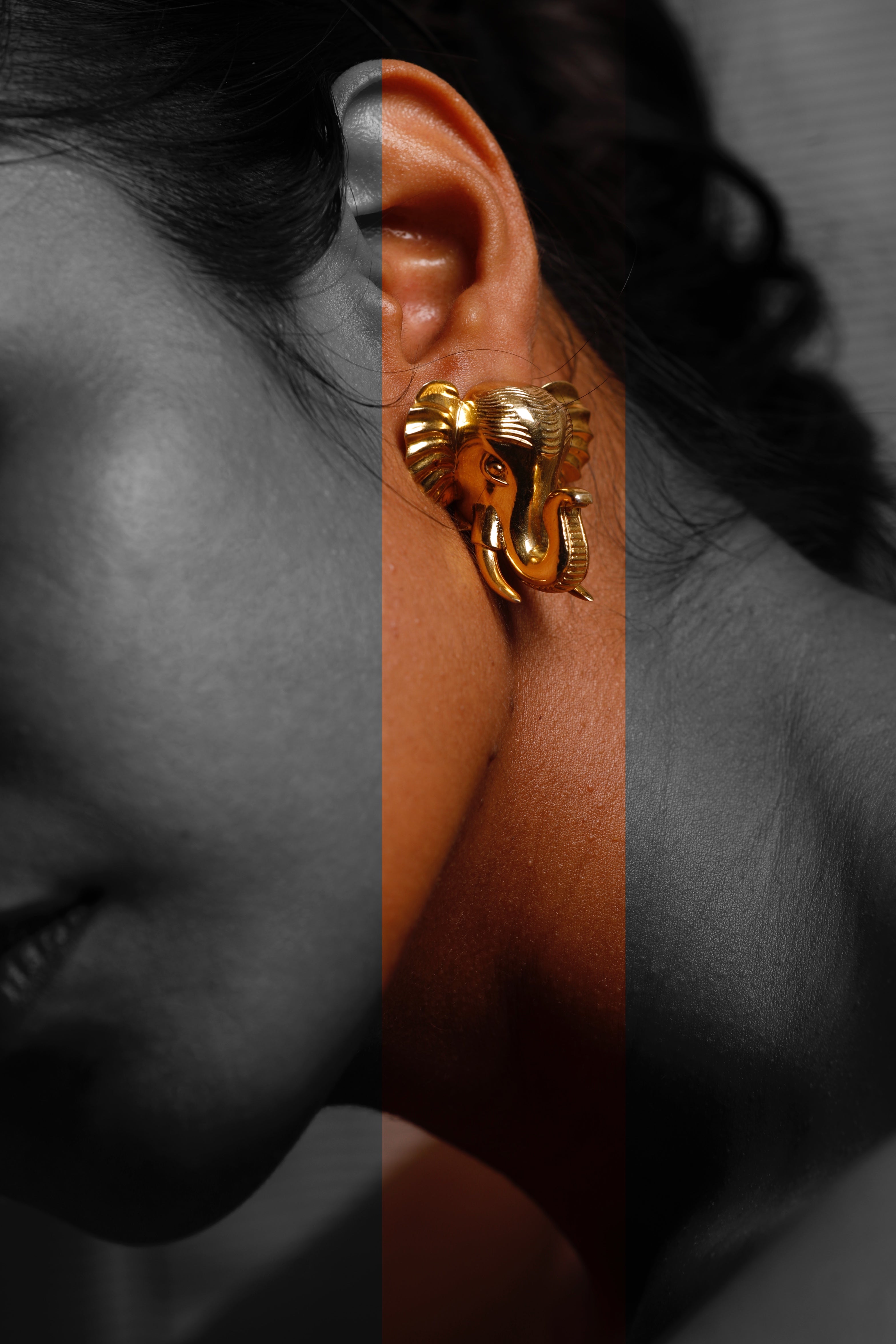 Gold Finish Kan Chain Jhumka Earrings Design by Anjali Jain Jewellery at  Pernia's Pop Up Shop 2024